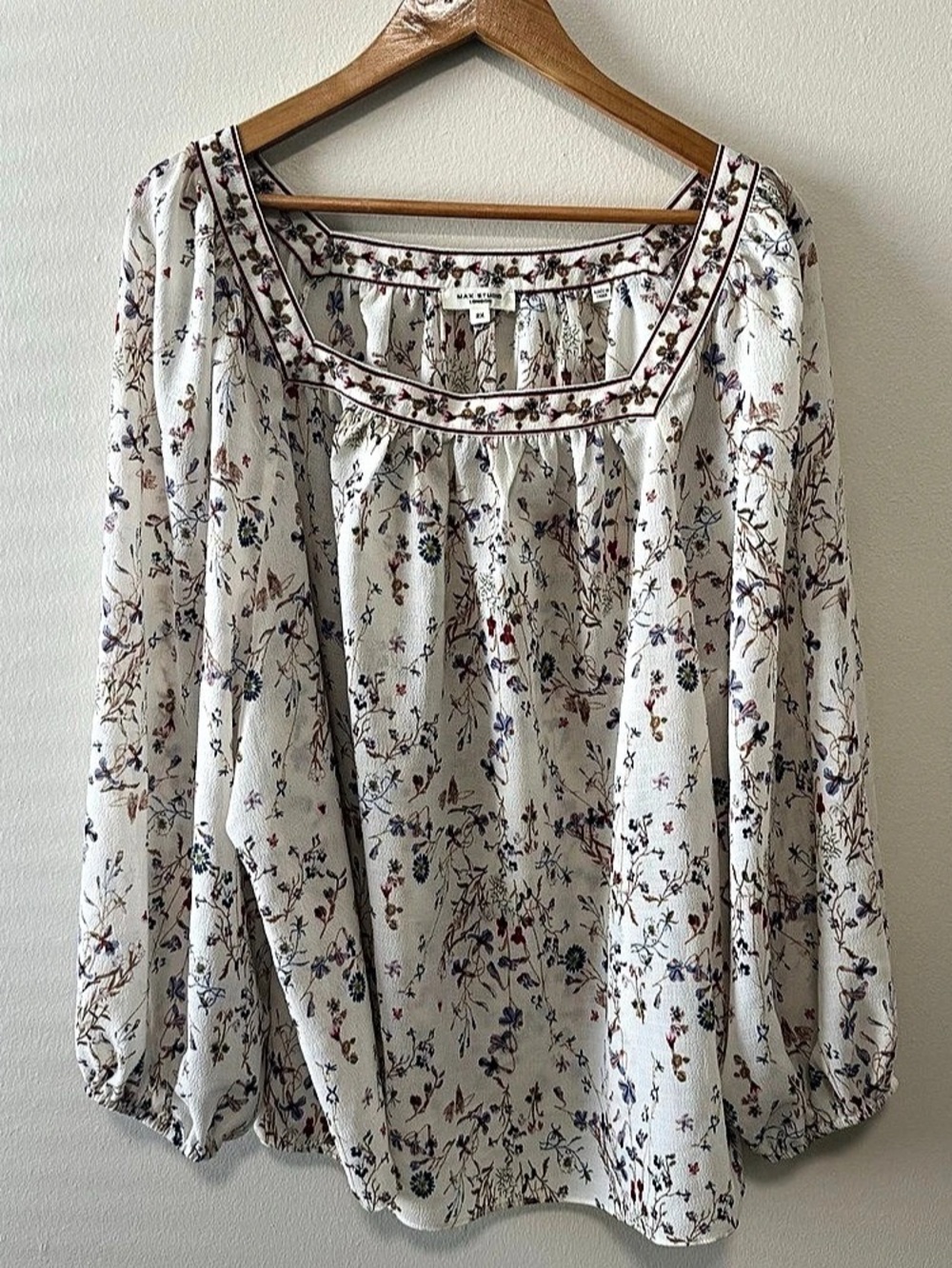 Max Studio London Floral Blouse in White & Blue Size 2X